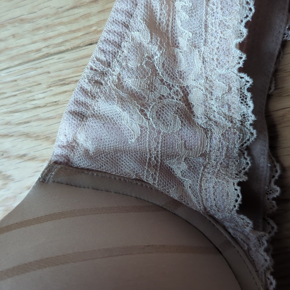 Felina Lingerie. Strapless Underwire Tan Striped Bra. Size 32C - Picture 5 of 6